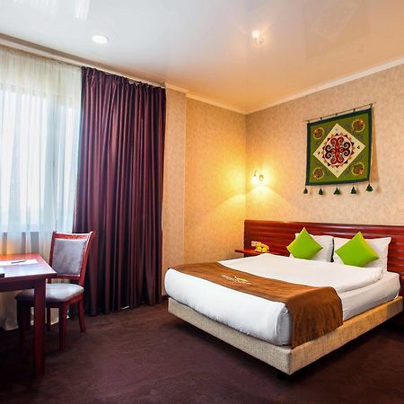 Green City Hotel Бишкек Екстериор снимка