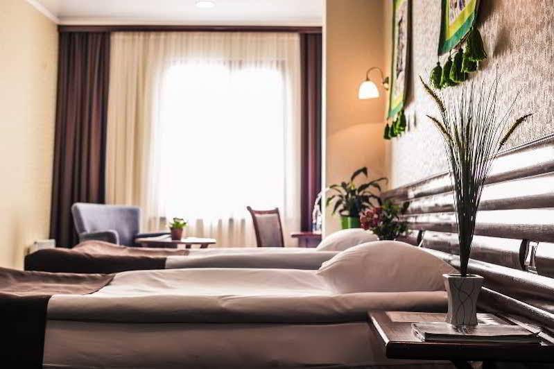 Green City Hotel Бишкек Екстериор снимка