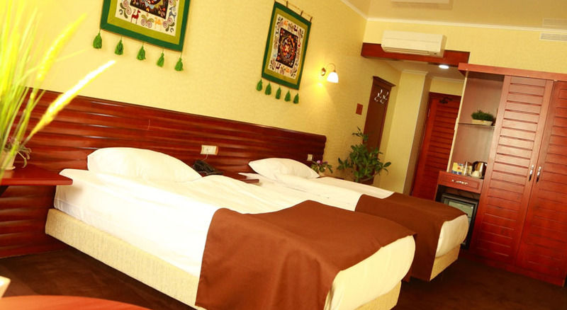 Green City Hotel Бишкек Екстериор снимка