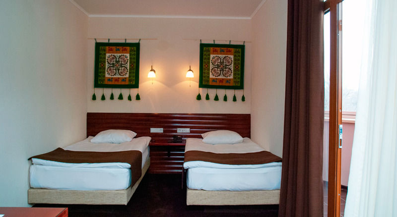Green City Hotel Бишкек Екстериор снимка