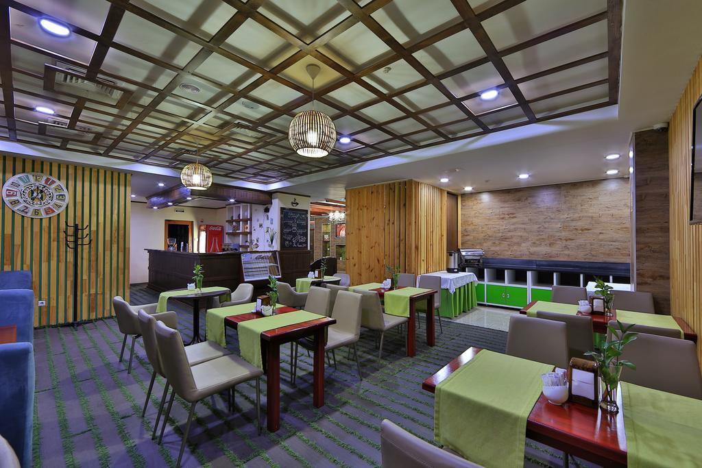 Green City Hotel Бишкек Екстериор снимка
