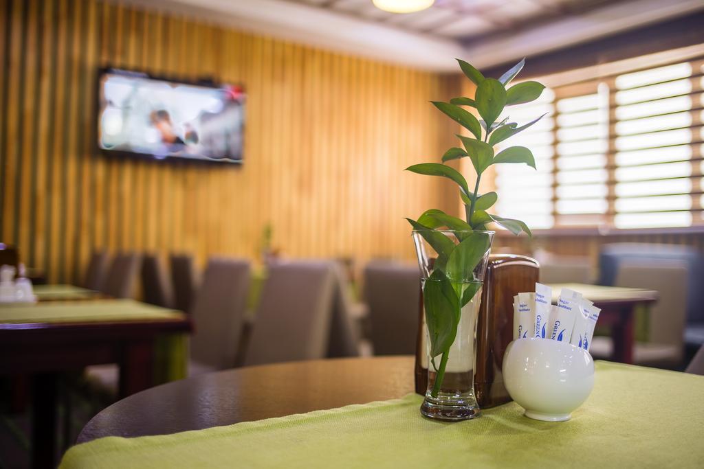 Green City Hotel Бишкек Екстериор снимка
