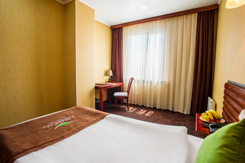 Green City Hotel Бишкек Екстериор снимка