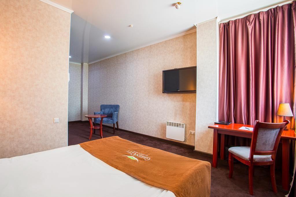 Green City Hotel Бишкек Екстериор снимка