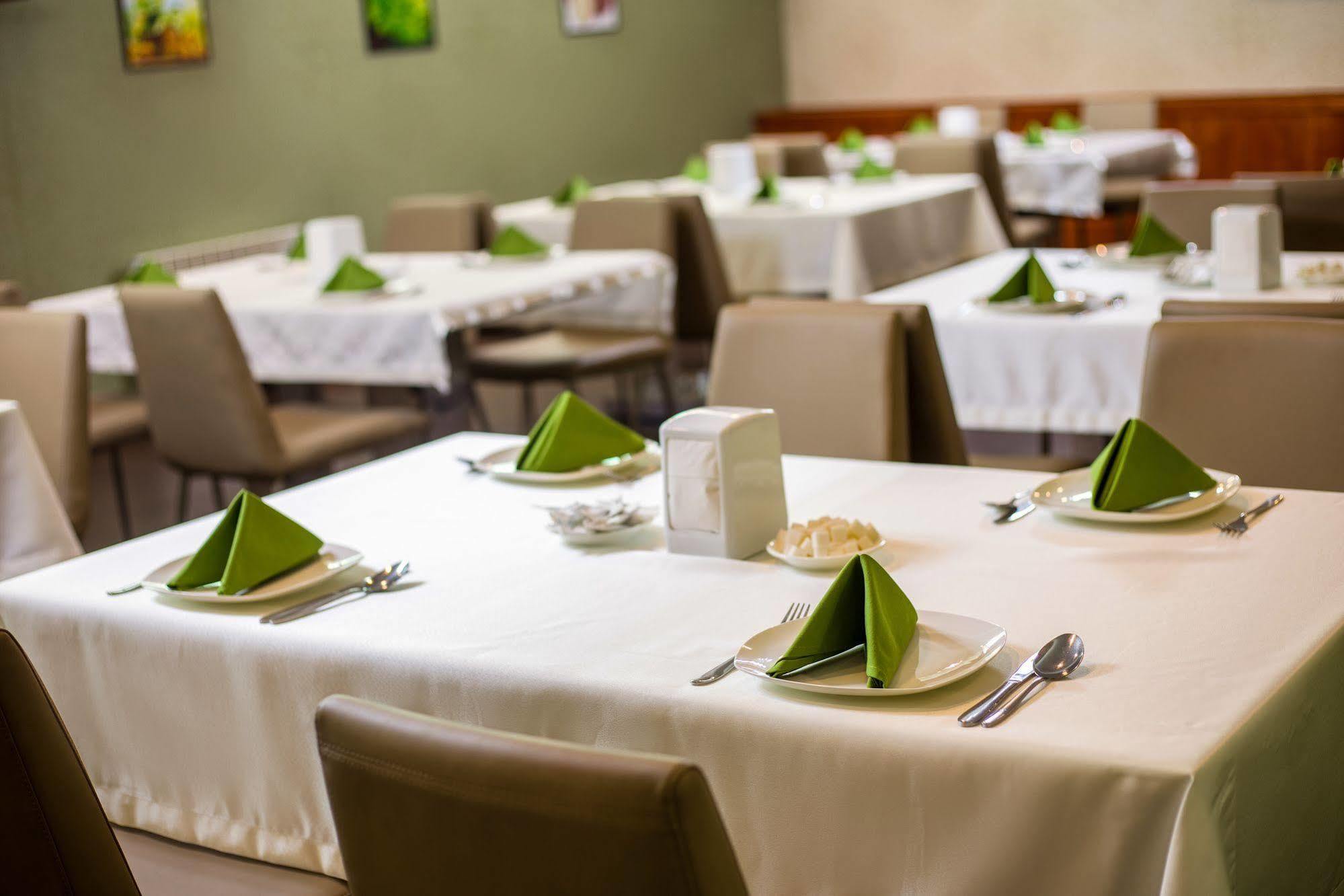 Green City Hotel Бишкек Екстериор снимка