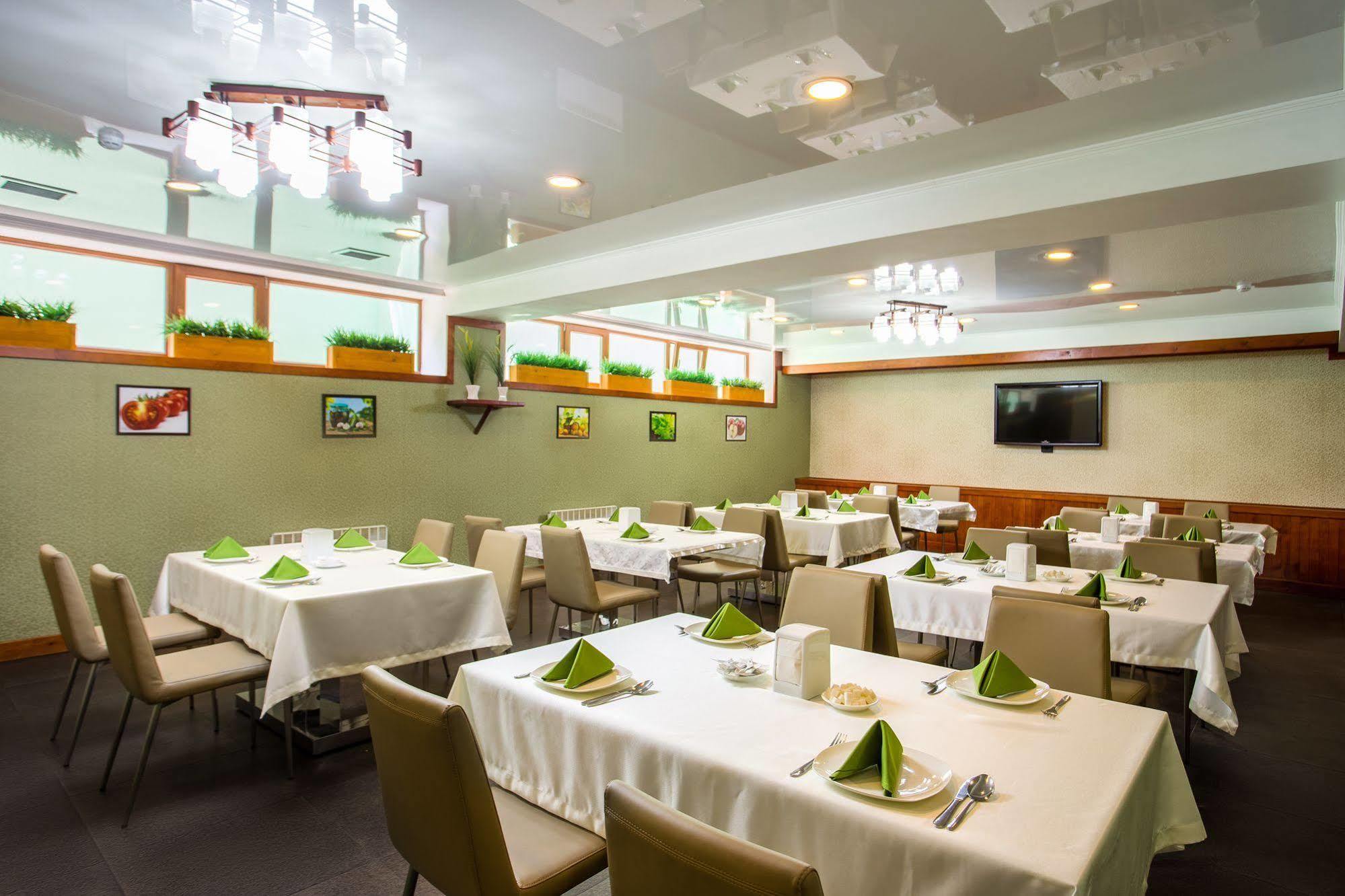 Green City Hotel Бишкек Екстериор снимка