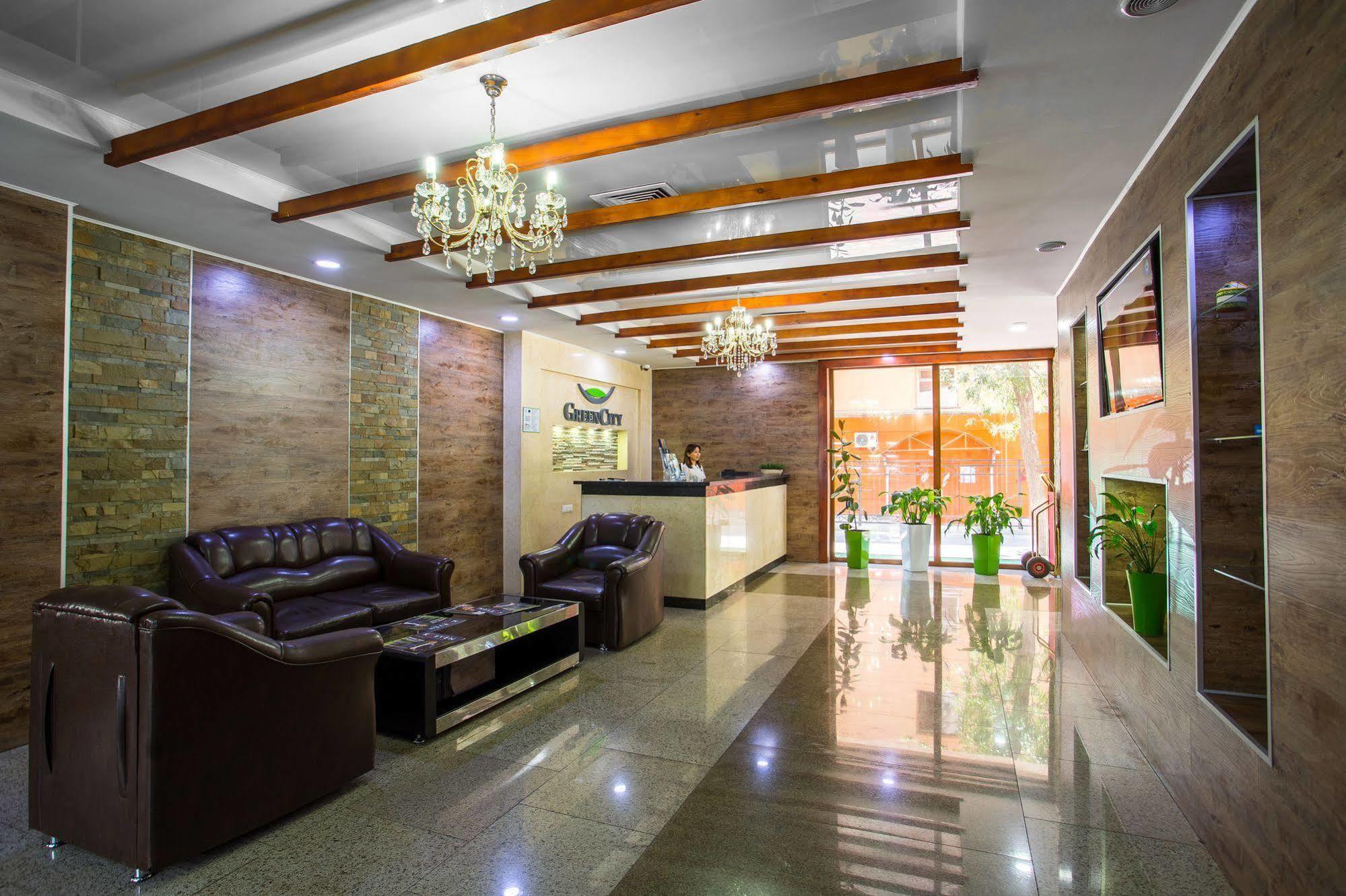 Green City Hotel Бишкек Екстериор снимка