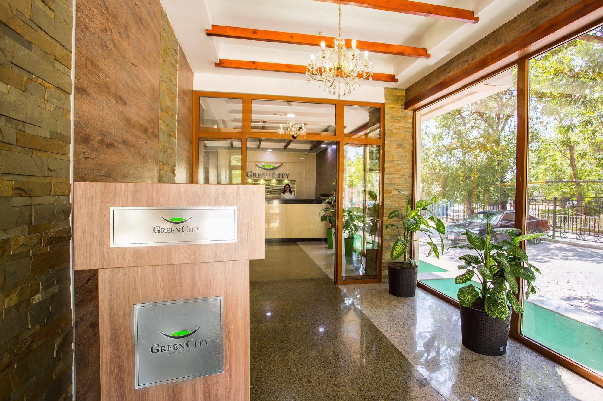 Green City Hotel Бишкек Екстериор снимка
