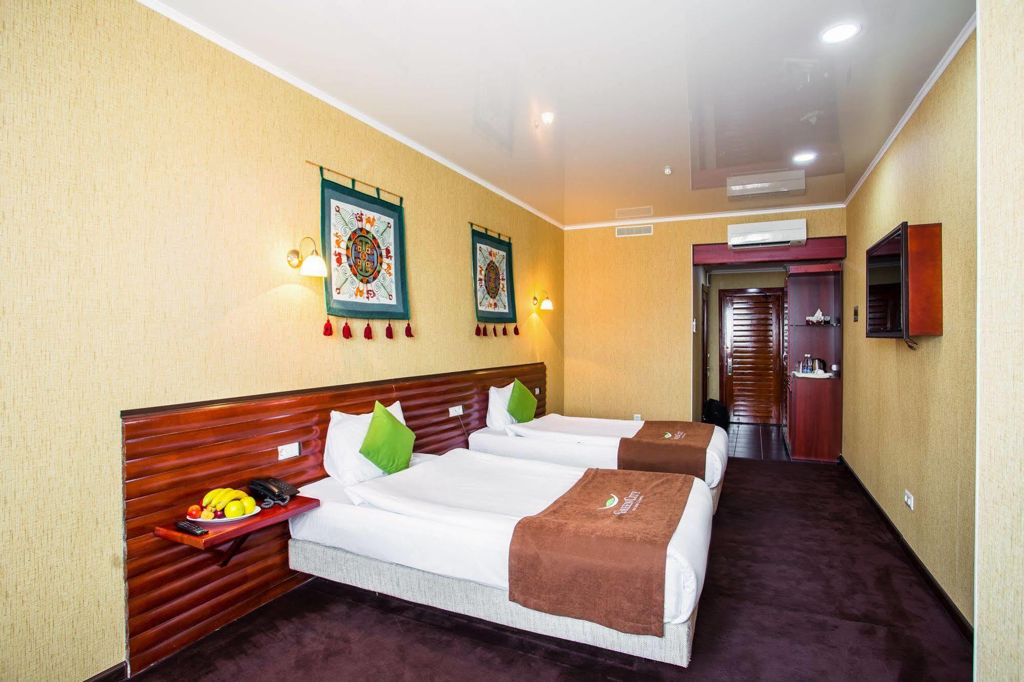 Green City Hotel Бишкек Екстериор снимка