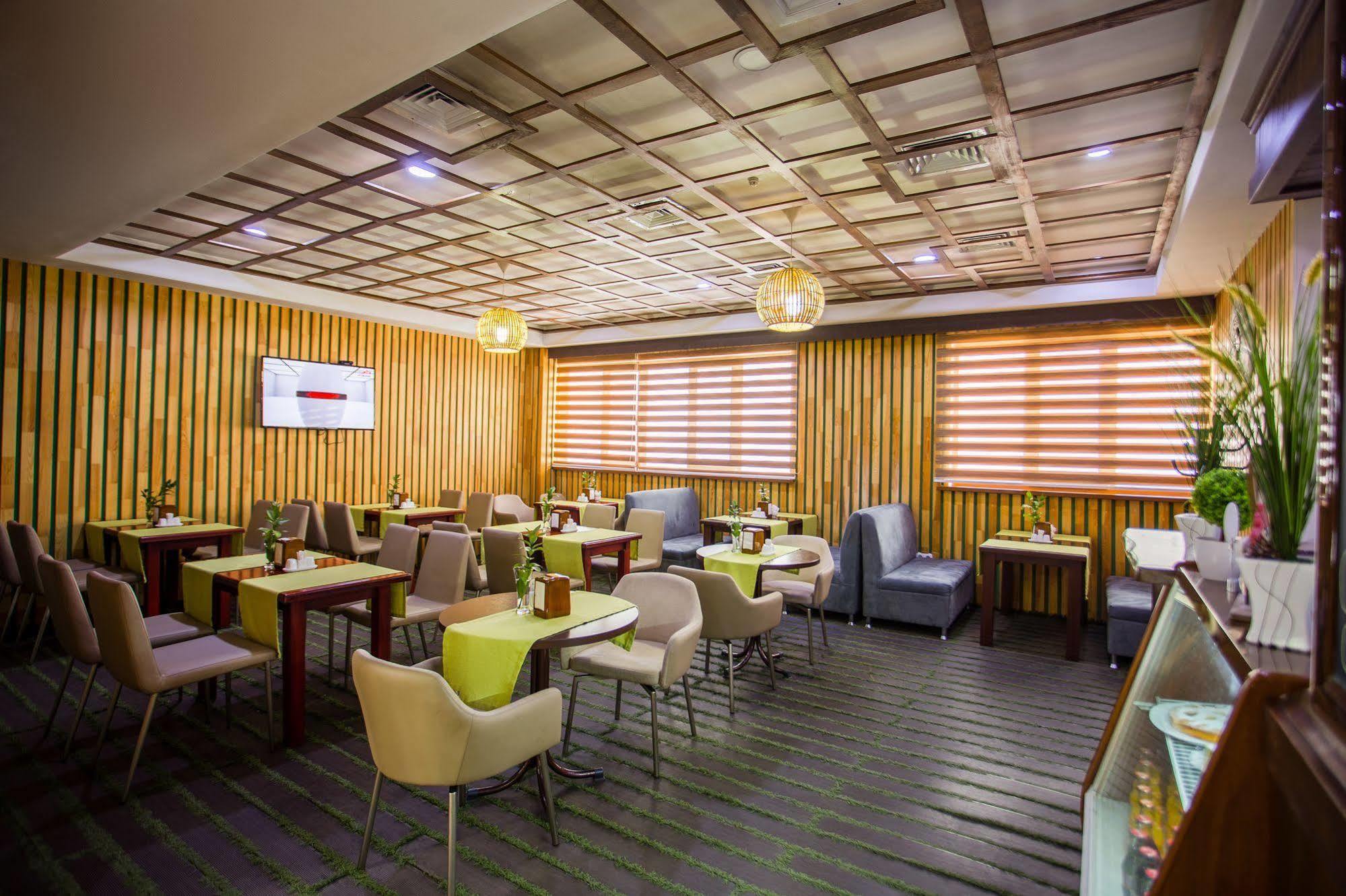Green City Hotel Бишкек Екстериор снимка
